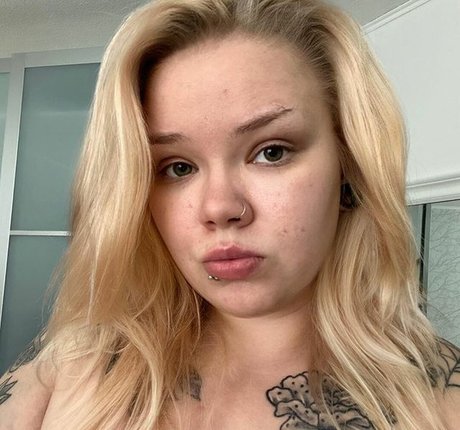 caraharriet model sexy images