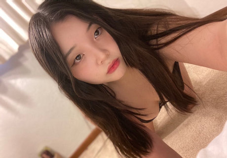 curvy shemale onlyfans naked photos