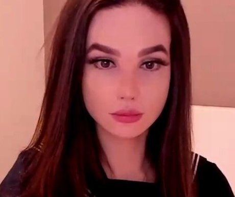 Sweet Lady Cola beautiful actress images