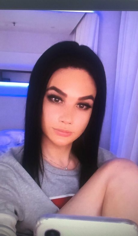 Sweet Lady Cola hd model gallery