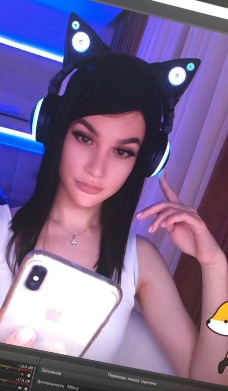 Sweet Lady Cola model naked galleries