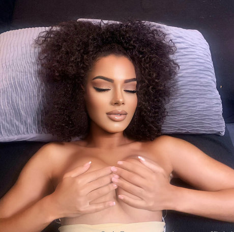 miamoonofficial beautiful star pic