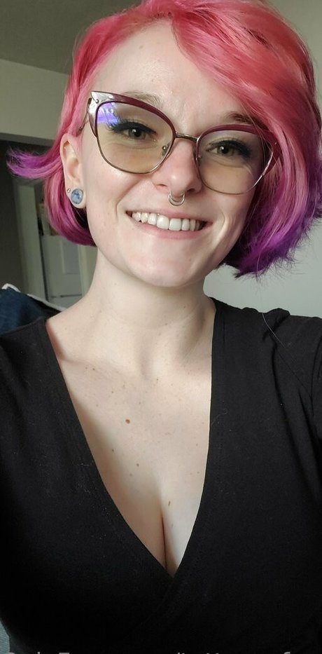 tatteasefree naked model photo