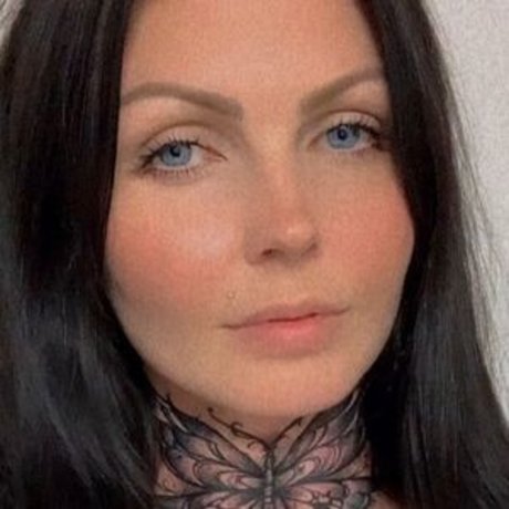 Recognise This Girl naked pornstar image