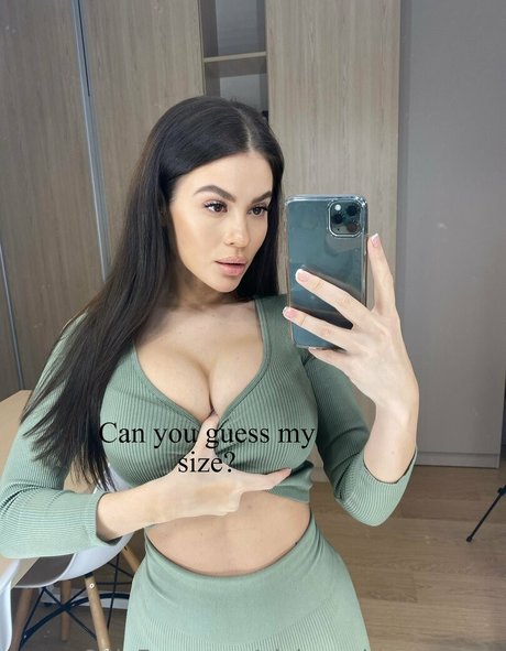 aleksandra queenie pretty star img