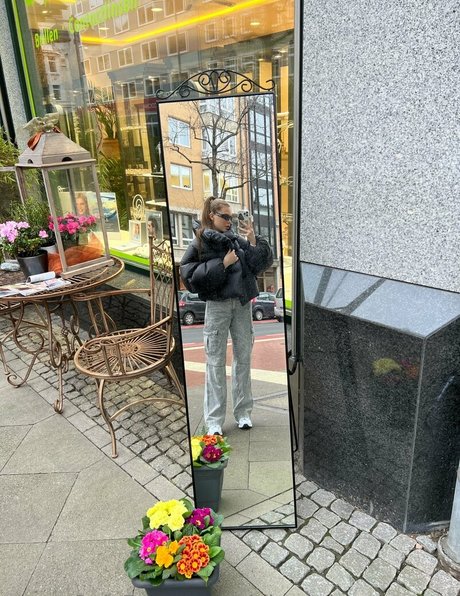 aleksandra queenie art star pics