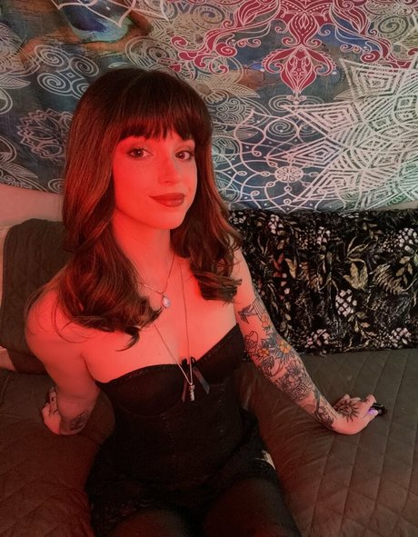 irresistible ivy model hot img