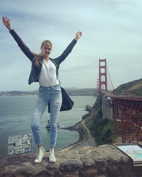 Noel Capri Berry hot actress galleries