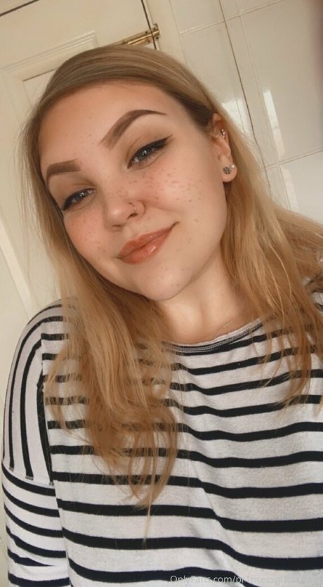 pr1ncessgl1tterfree erotic pornstar archive