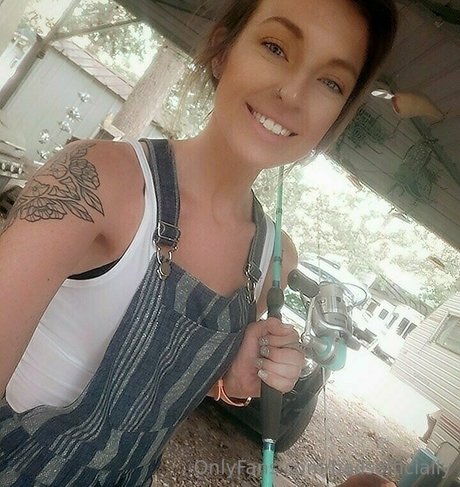 hailsofficially erotic model img