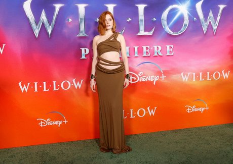 Ellie Bamber model picture