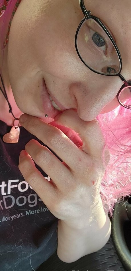 pinkys toes top model img