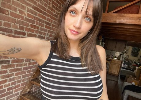 Alanah Mackie erotic pornstar galleries