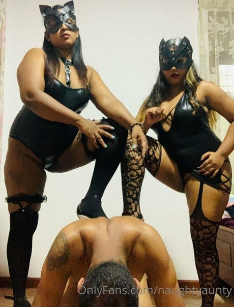 naughtyaunty hd model photos