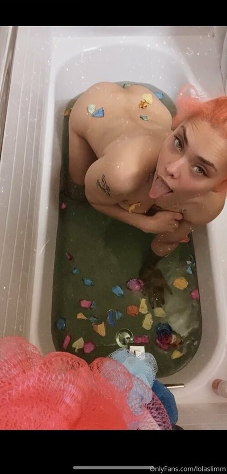 lolaslimm naked pornstar pic