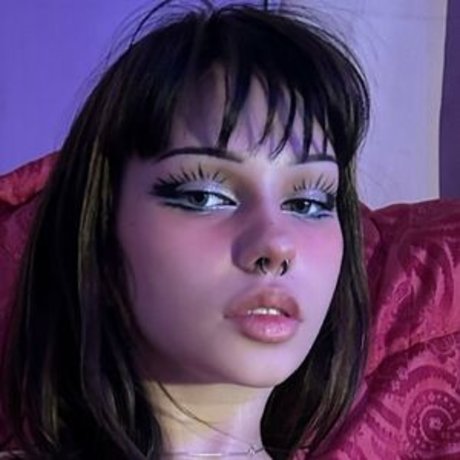 pinksnakey model perfect pic