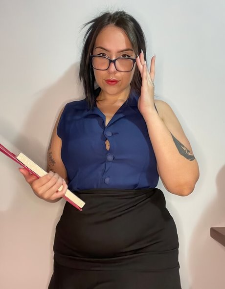 Mandy Amorim art model pic