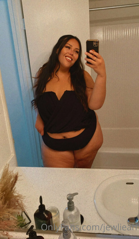 asian petite onlyfans sexy naked pic