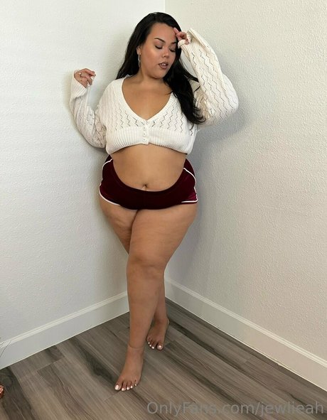 Jewlieah model image