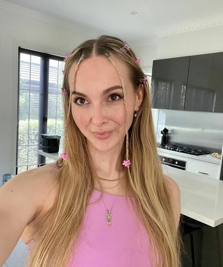 Fasffy Mega Dump nudes actress images