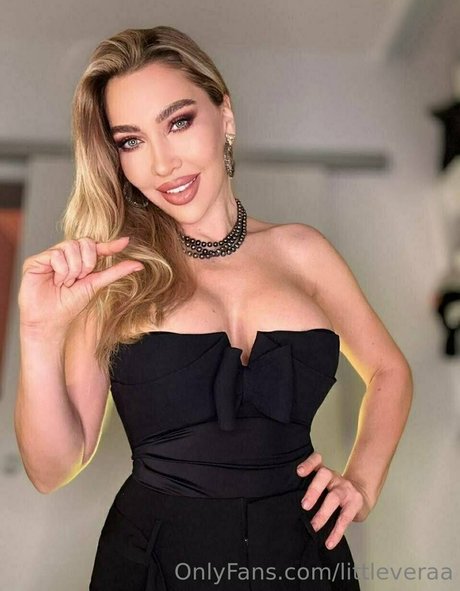 shemale outdoor onlyfans nudes image