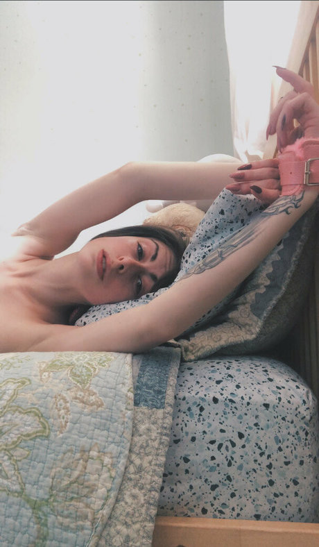 jezebellefree high quality model picture