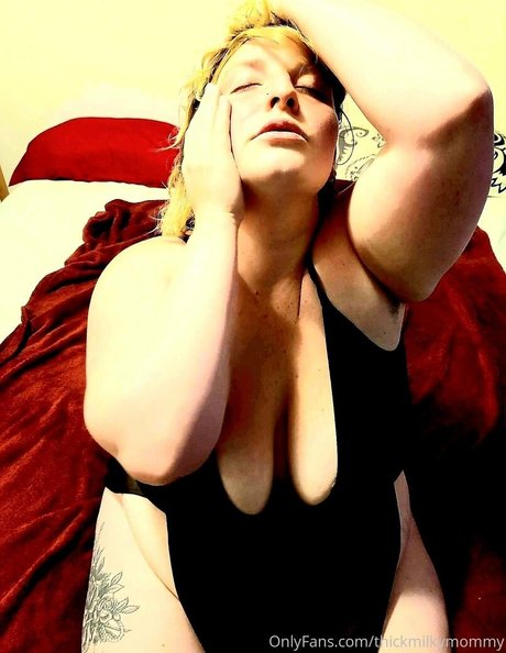 thickmilkymommy model pic