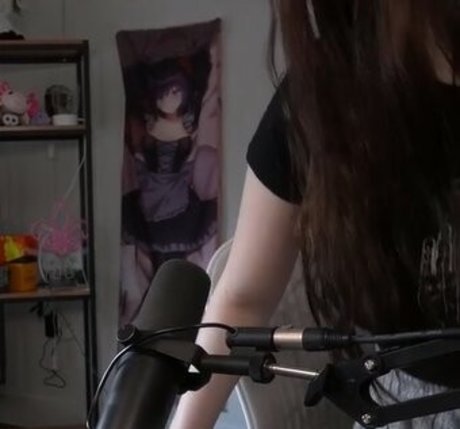 Wolfabelle pretty model picture