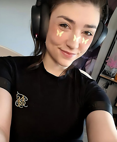 Wolfabelle nude model image