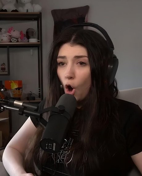 Wolfabelle nude star image