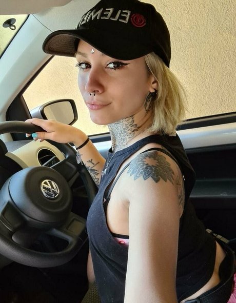 luzzchan erotic model archive