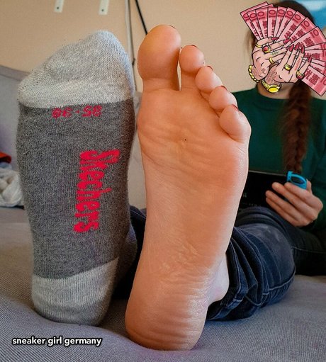 SneakerGirlGermany pornstar perfect pic