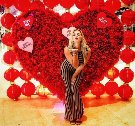 Sensi Lowe pornstar free gallery