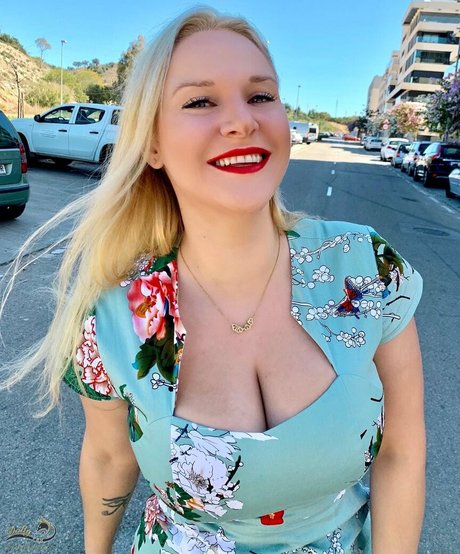 Dolly Fox model adult archive