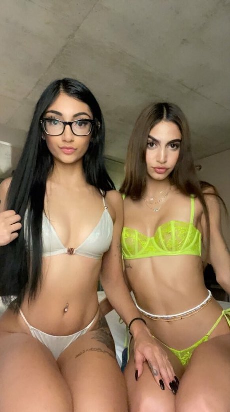 Hot Tottie model sexy picture