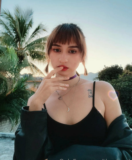 thecluest model nude gallery