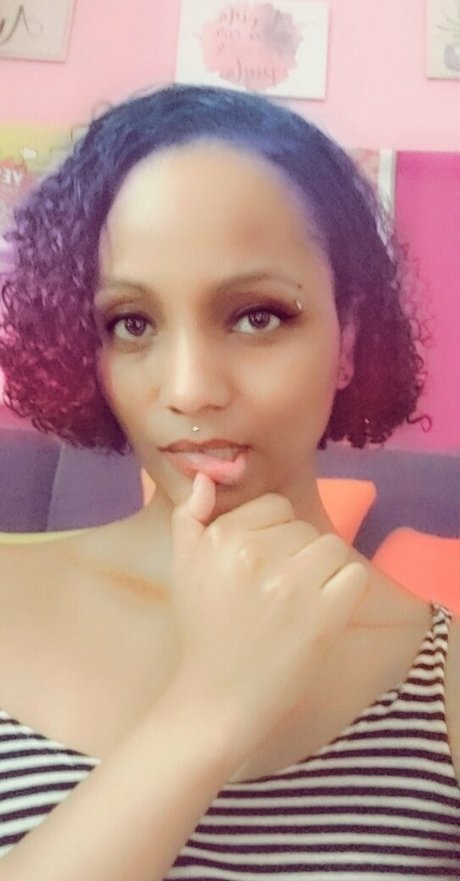 lisasubqueen naked actress images