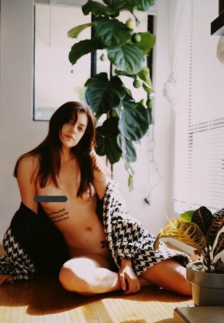 oliviawildinfree best model image