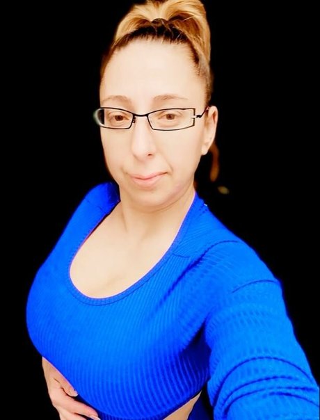 Aurica Velcota pretty actress photos