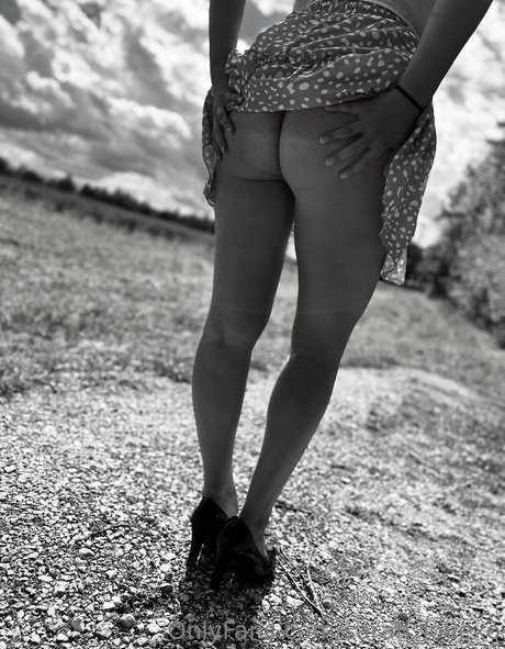 sarah lovexo xxx star pictures