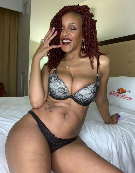 freephysique2u beautiful actress img