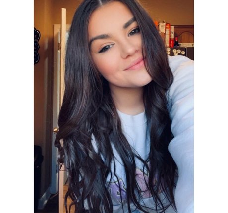 SlutAlexisOwO pornographic star photo