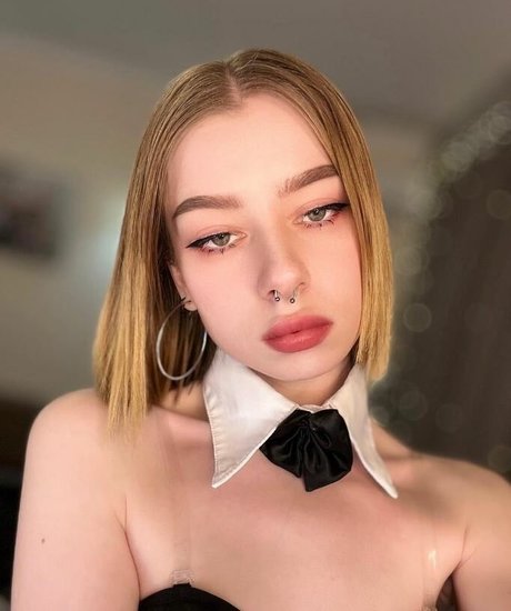 Annelitt model naked photo