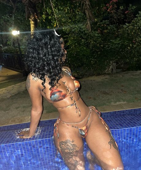 Sharondaduhdon model naked image