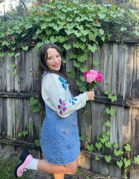 luckywithlola pornstar top picture