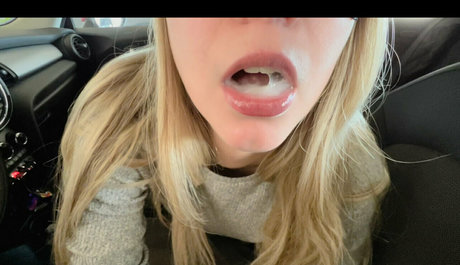 miaqueen of model porn image