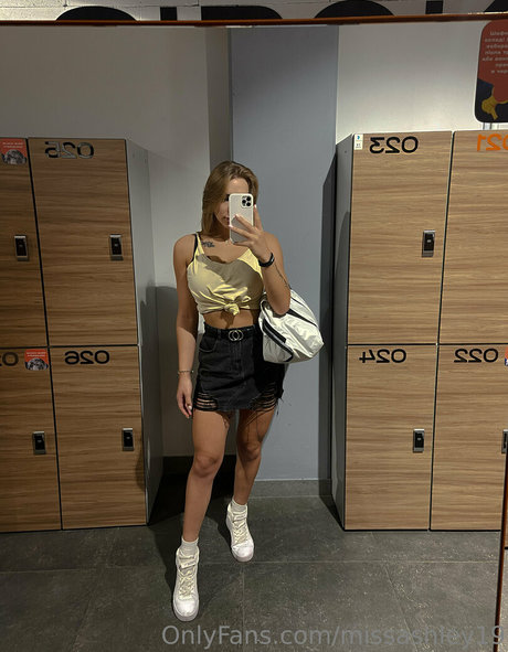 missashley19 hot model photos