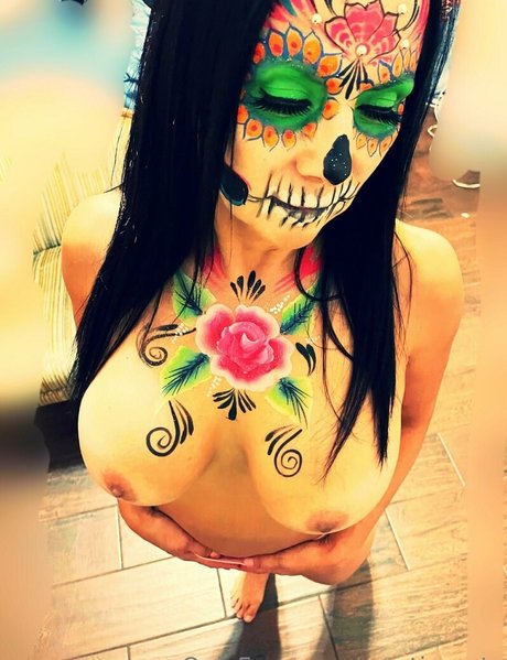 strip nude onlyfans free galleries