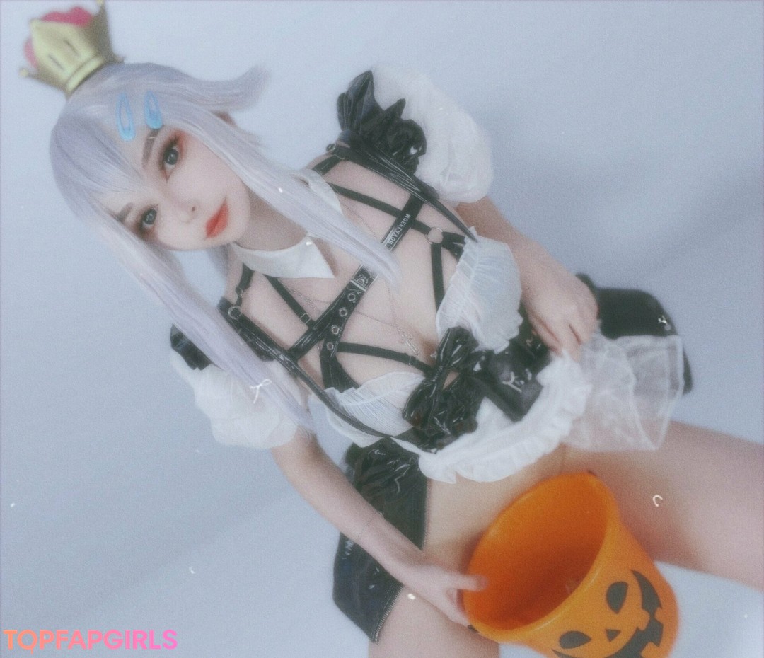 kamkamuwu model naked pictures