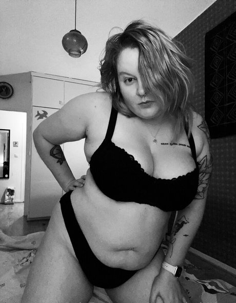 hairy milf onlyfans erotic pic